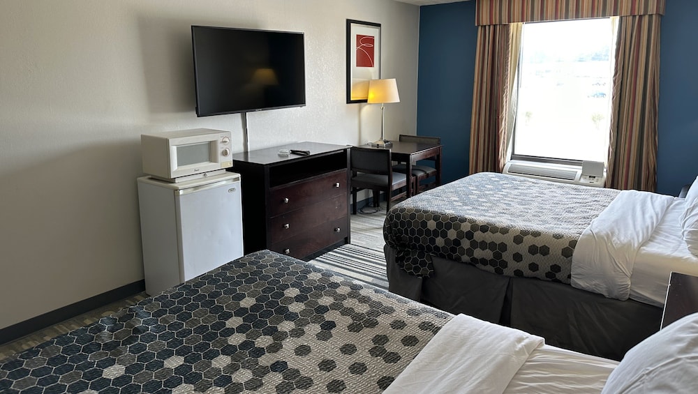 Room, 2 Queen Beds, Non Smoking, Refrigerator & Microwave - Photo 2