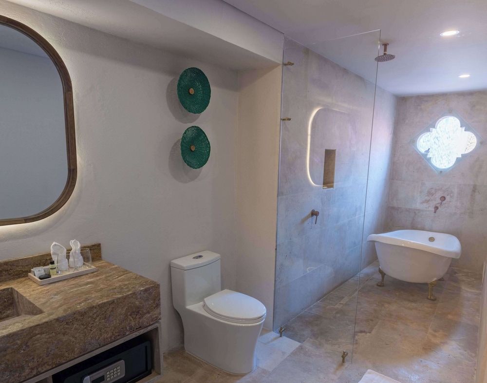 Studio Suite, 1 King Bed, Non Smoking, Balcony - Photo 7