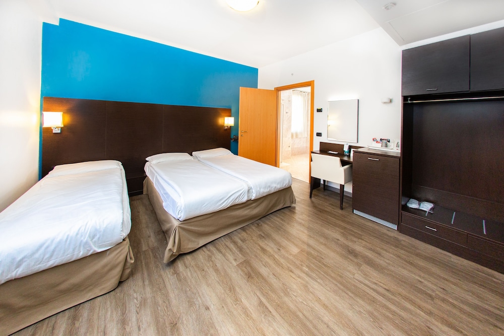Standard Triple Room - Photo 3