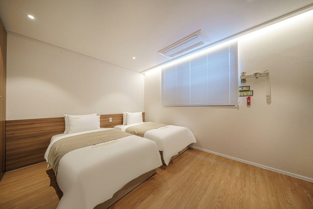 Superior Twin Room, Annex Building - Photo 4