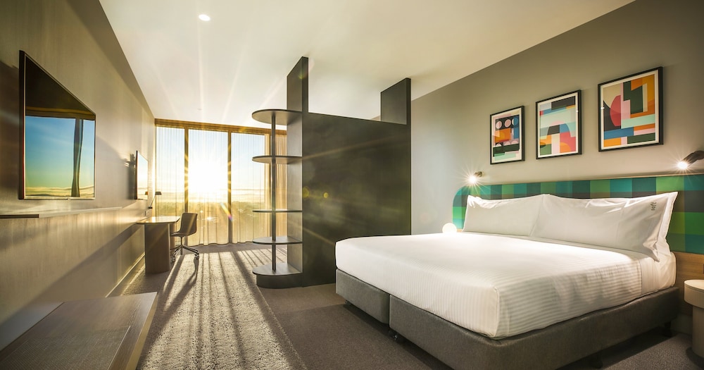 Suite, 1 King Bed (High Floor) - Photo 4