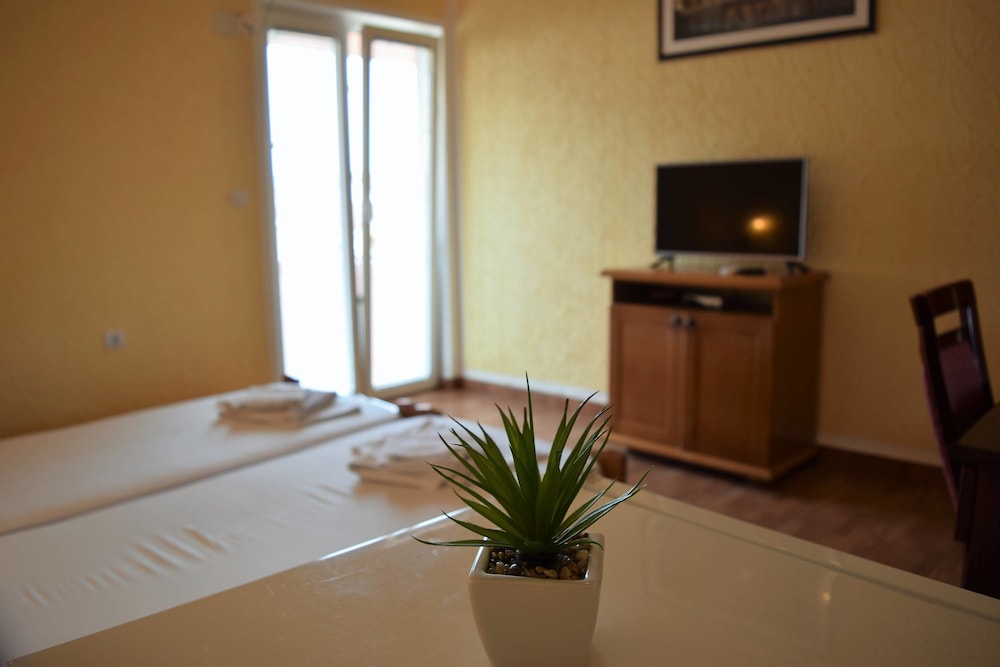 Basic Room, 2 Twin Beds, Mountain View photo 2
