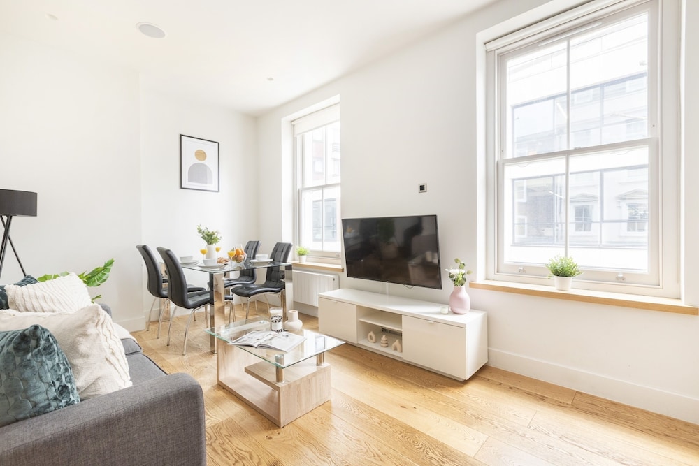 Comfort Apartment, 1 Queen Bed with Sofa bed, Kitchen, City View