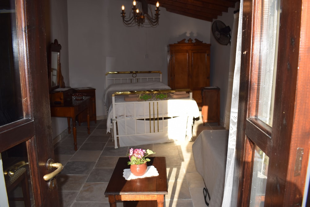 Traditional Apartment, 1 Bedroom, Balcony, Courtyard View photo 2