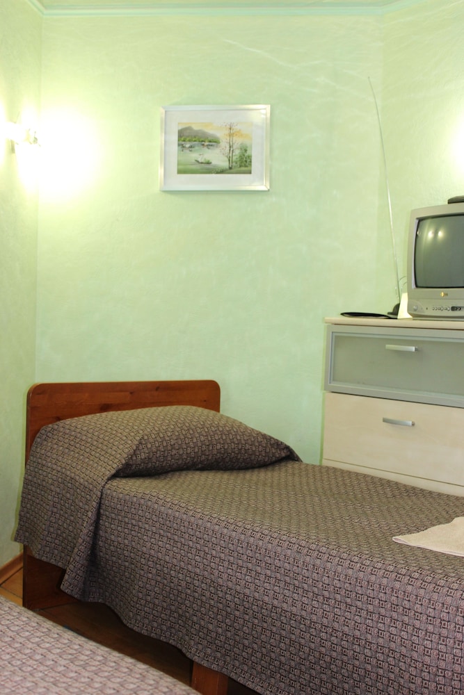 Economy Twin Room (Shared Toilet) photo 3