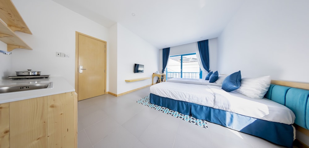 Deluxe Family Room - Photo 9