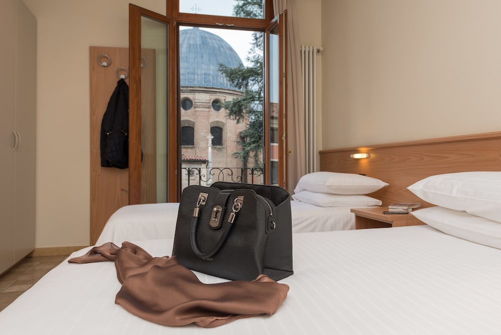 Standard Quadruple Room - Photo 4