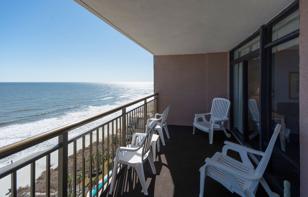 Oceanfront Three Bedroom Condo - Photo 7