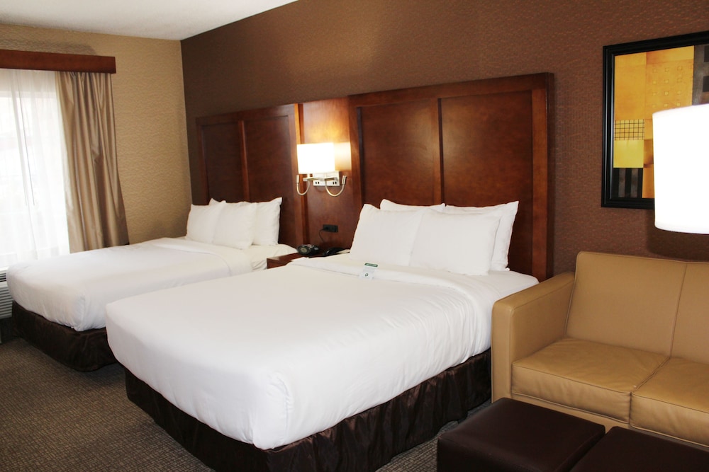 Suite, Non-Smoking, 2 Queen Beds Accessible with Sofa Bed - Photo 7
