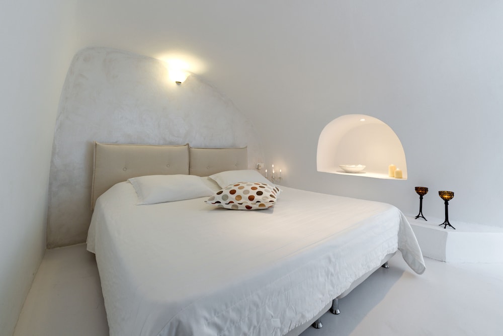 Villa (Volcano) - Photo 1
