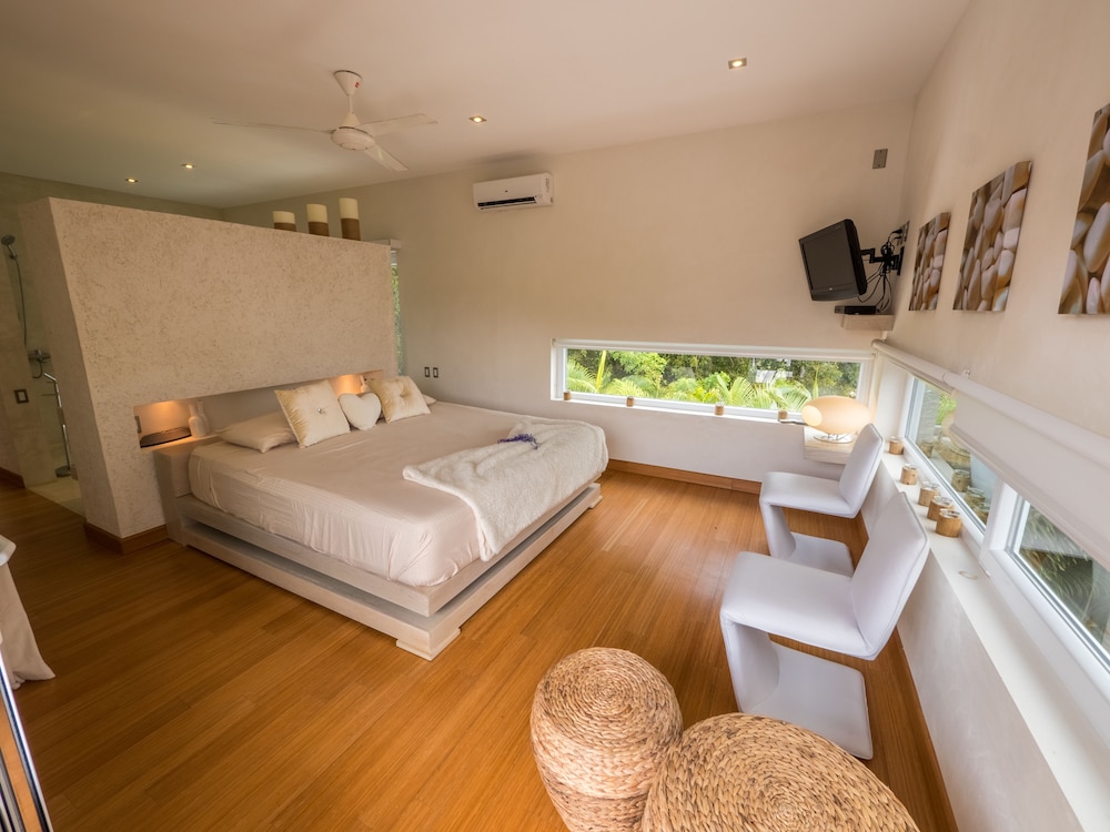 Casa Corazon: 5-Bedroom Villa with Priva