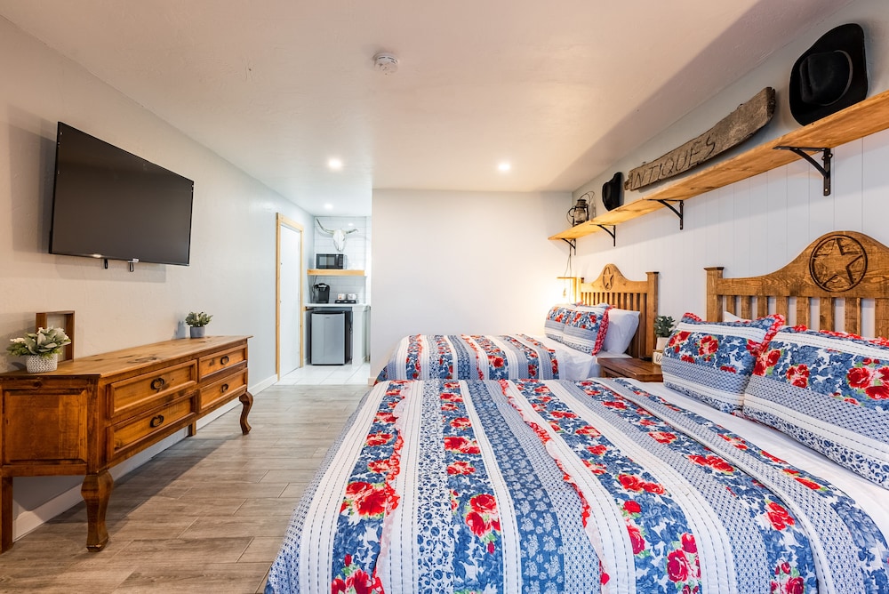 Deluxe Double Room, 2 Queen Beds, Non Smoking - Photo 15