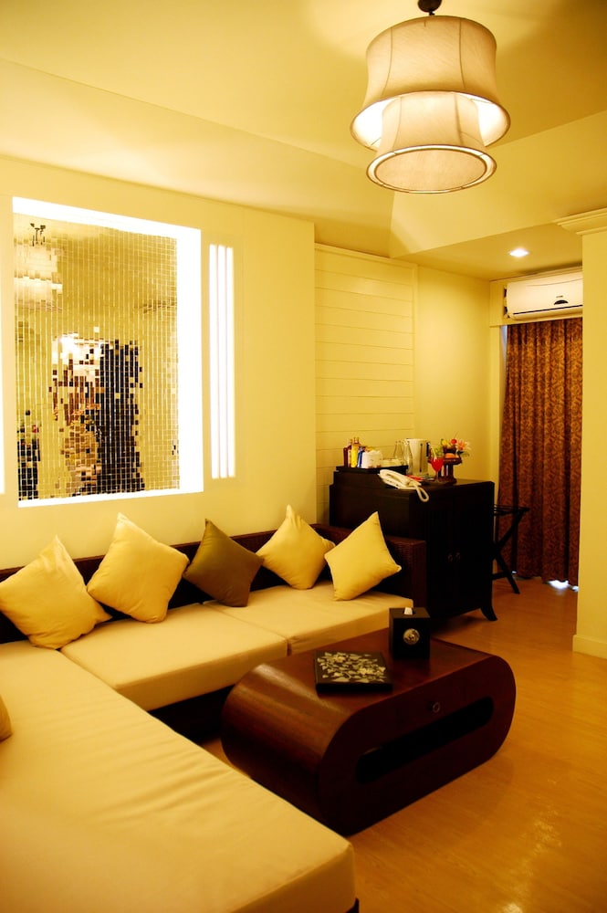 One Bedroom Suite - Photo 6