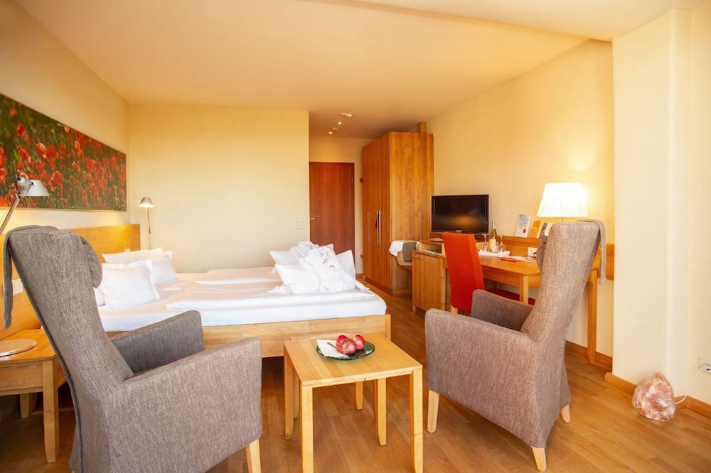 Suite, Balcony