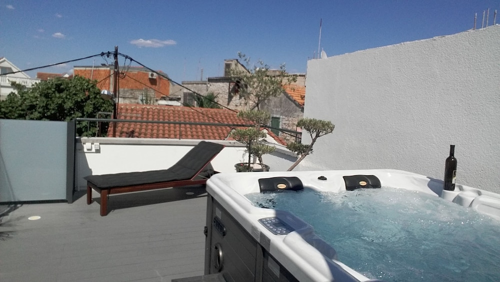 Superior Duplex, Balcony (Jacuzzi)
