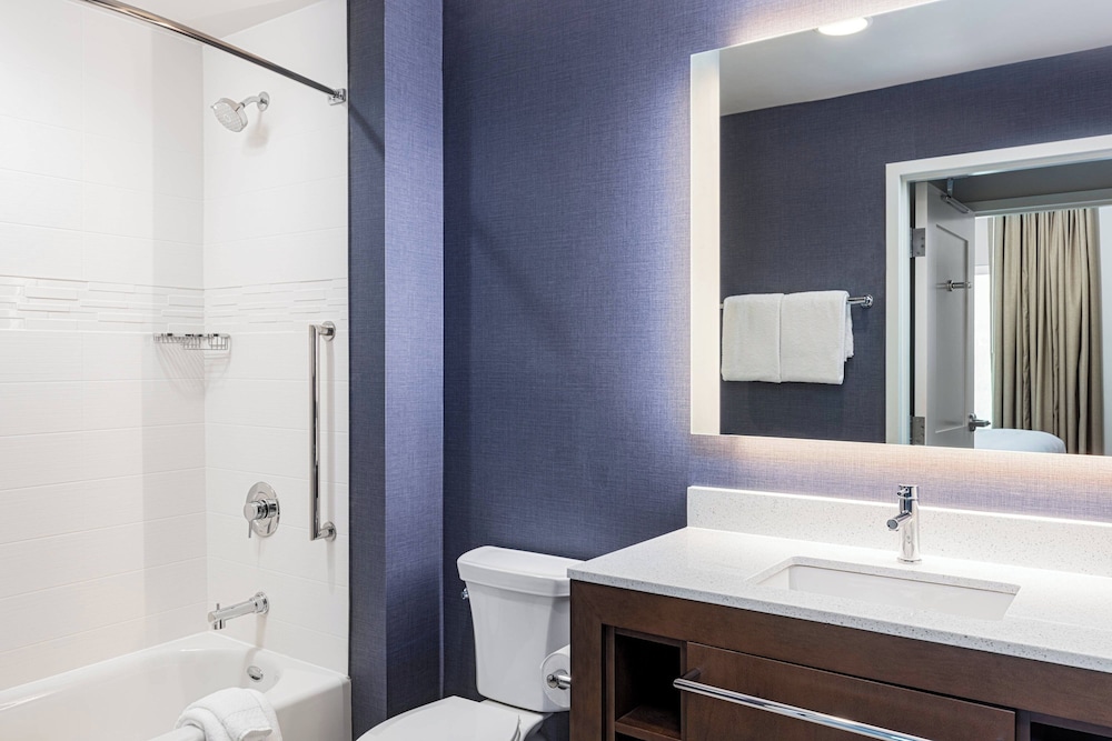 Suite, 1 Bedroom - Photo 5