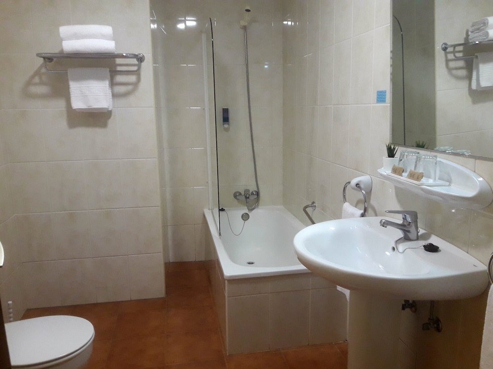 Standard Double Room - Photo 4
