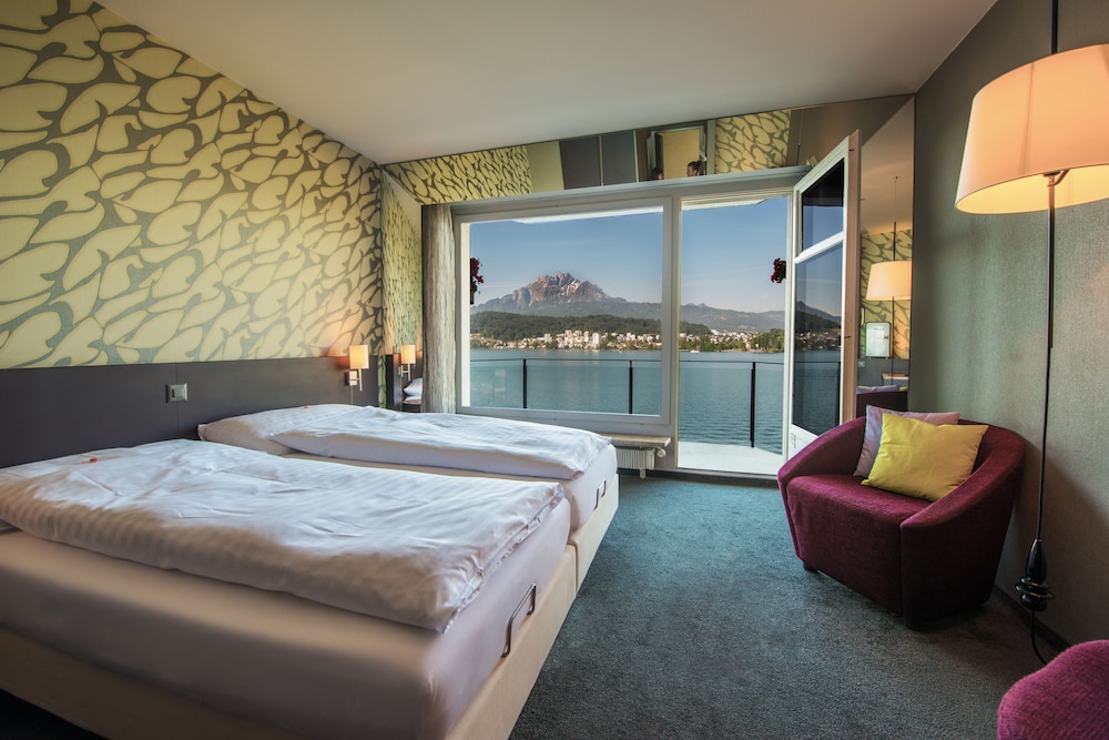 Classic Twin Room, Balcony, Lake View - Photo 7