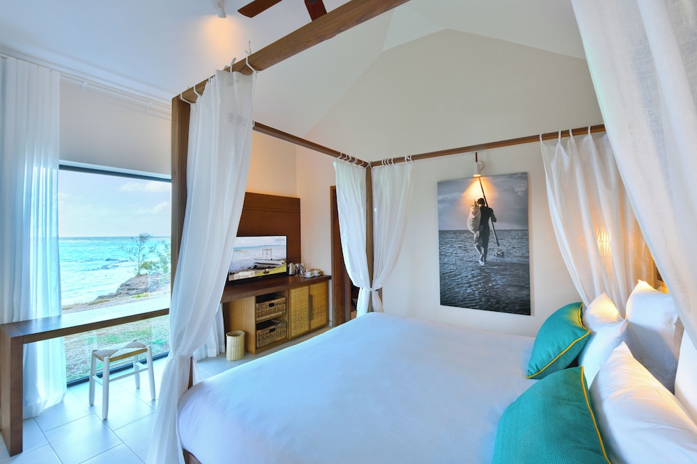 Beachfront Villa photo 2