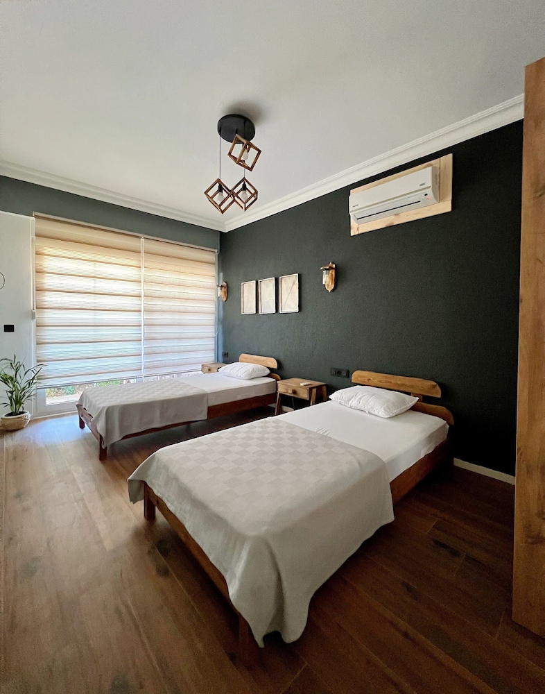 Deluxe Room, 1 Bedroom, Non Smoking, Mountain View photo 2