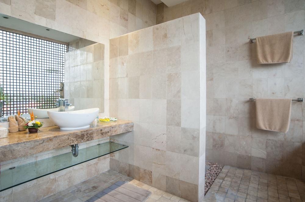 Superior Bungalow - Photo 22