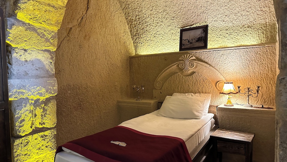 Deluxe Triple Room, Air conditioning - Photo 7