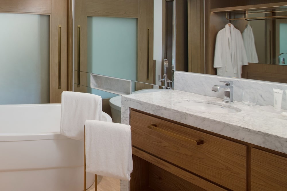 Suite (master, Swim-up)