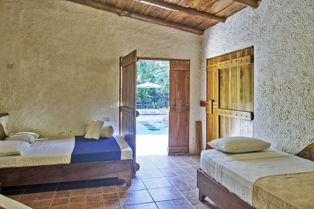 Deluxe Suite, Pool View photo 3