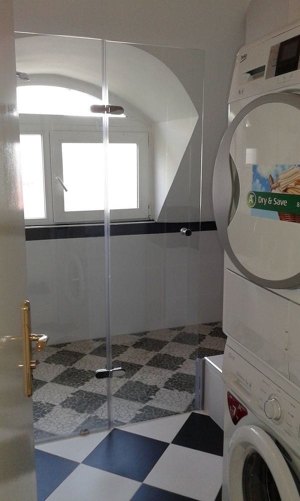 Deluxe Apartment, 2 Bedrooms, City View photo 2