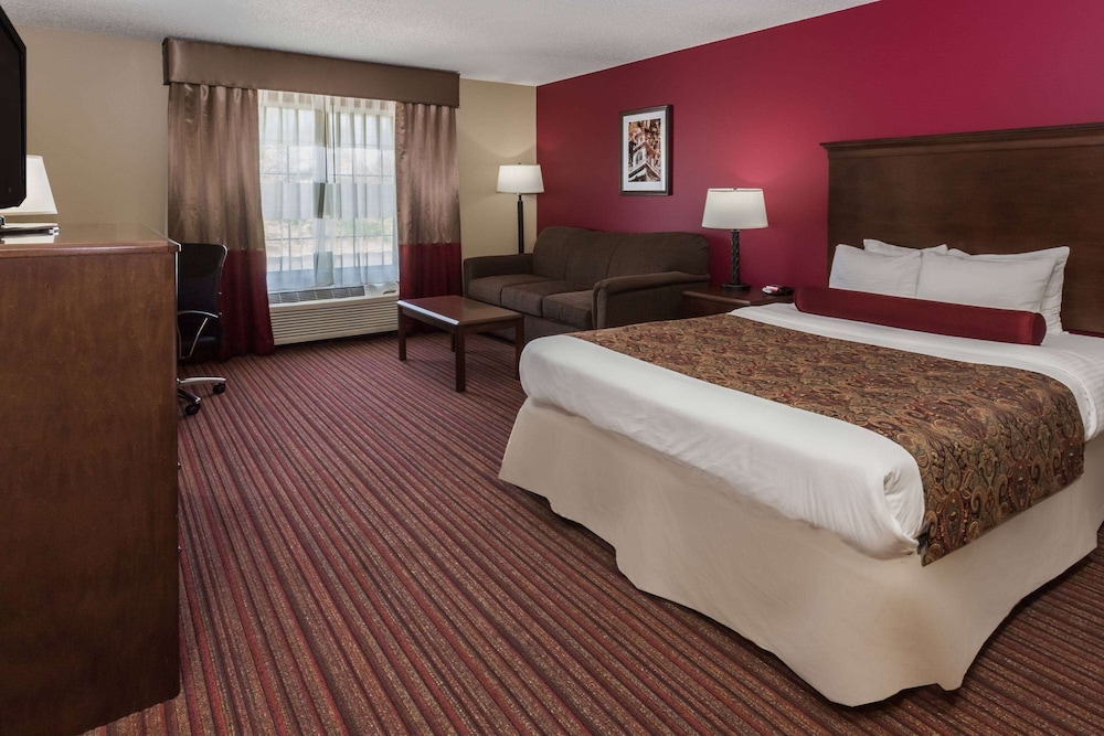 Suite, 1 Queen Bed with Sofa bed, Non Smoking - Photo 1