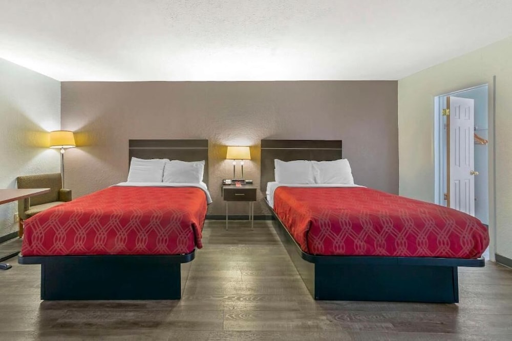 Standard Room, 2 Queen Beds photo 2
