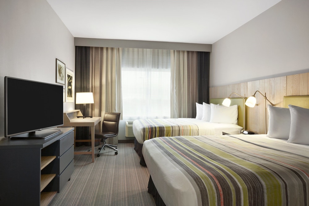 Room, 2 Queen Beds, Accessible, Non Smoking (Roll-in Shower) photo 2