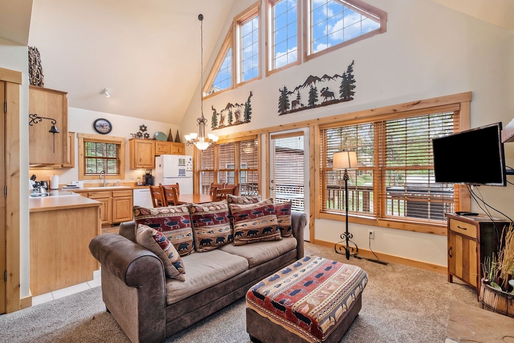 Condo, 2 Bedrooms