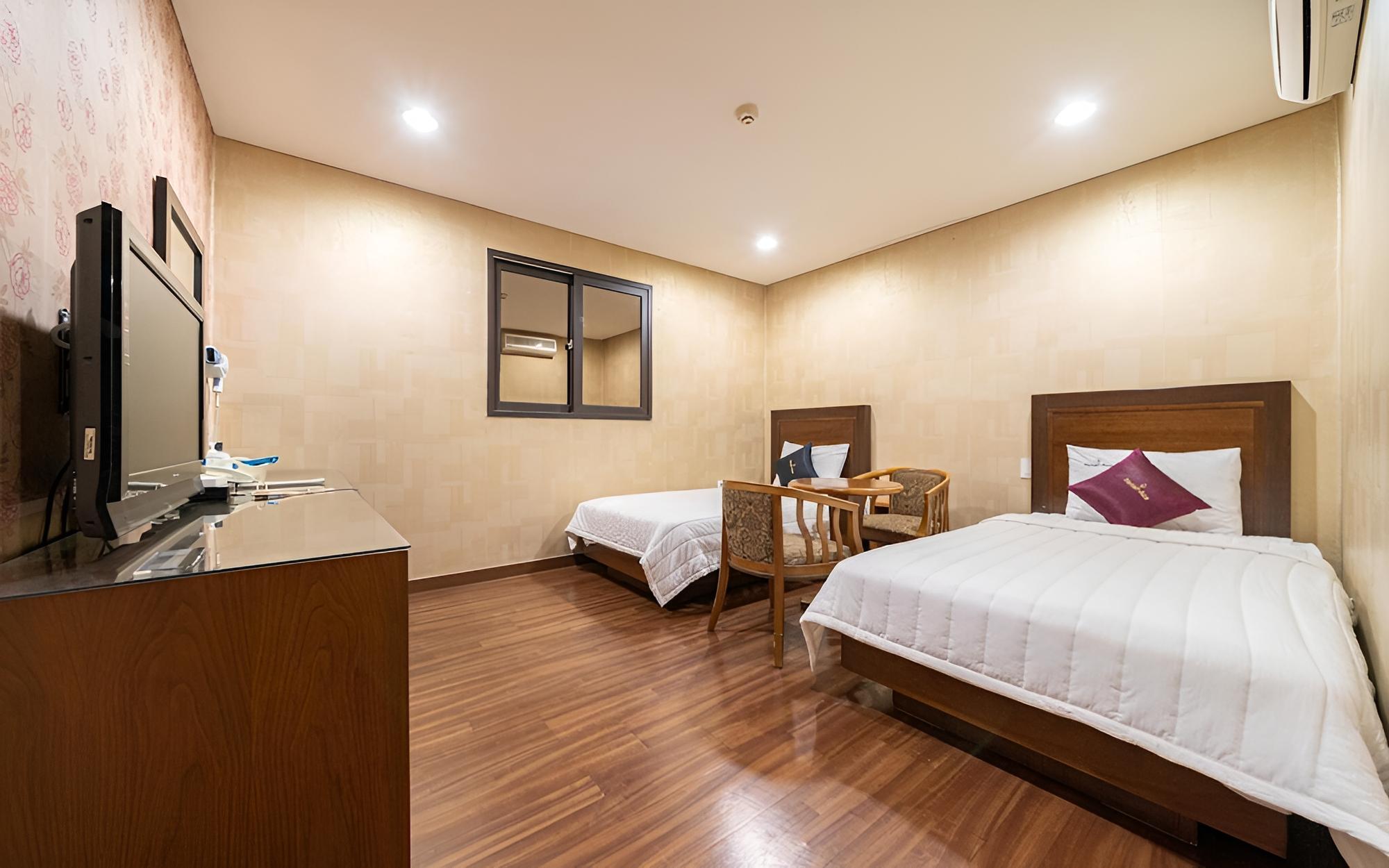 Room (Twin (No additional person allowed)) - Photo 2