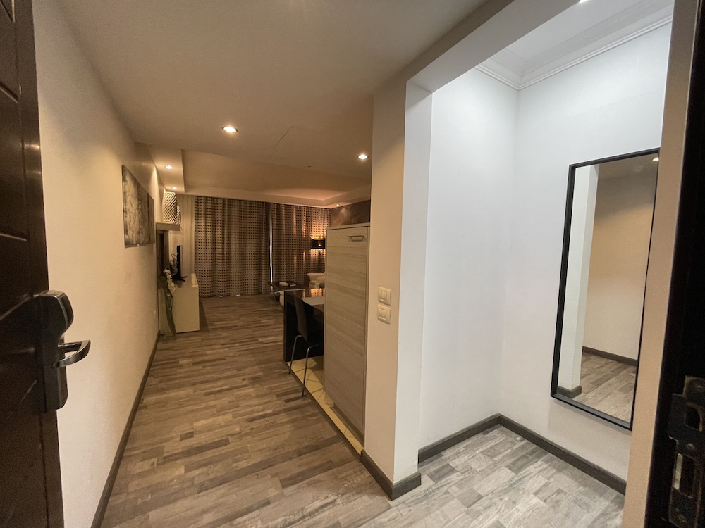 Deluxe King Studio Apartment