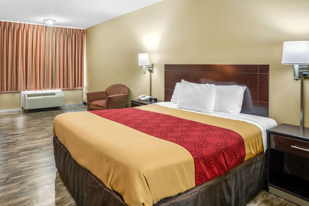 Standard Room, 1 Queen Bed, Non Smoking - Photo 2