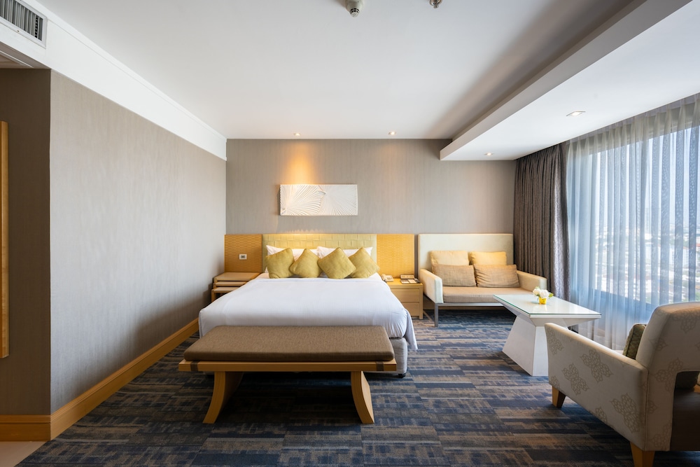 Junior Suite, 1 Double Bed, Bathtub - Photo 4