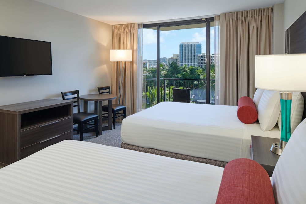 Room, City View - Photo 5