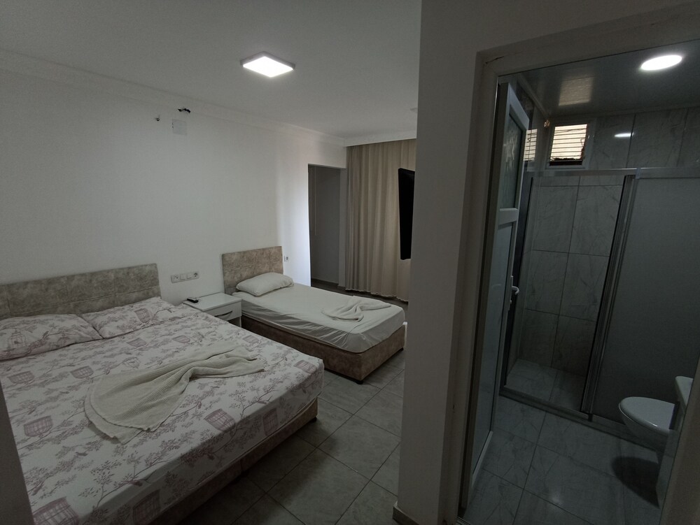 Classic Suite, 2 Bedrooms, Partial Sea View