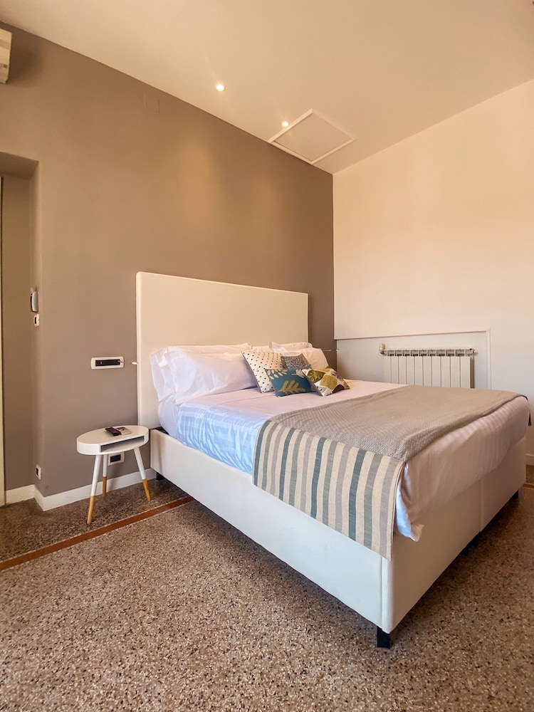 Comfort Double or Twin Room, Balcony photo 1