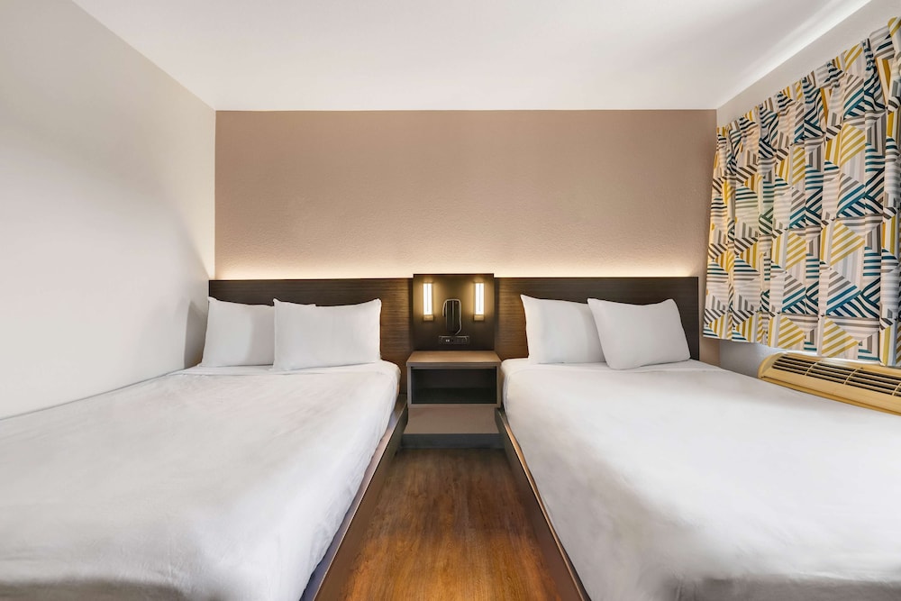 Premium Room, 2 Double Beds, Non Smoking, Refrigerator photo 2