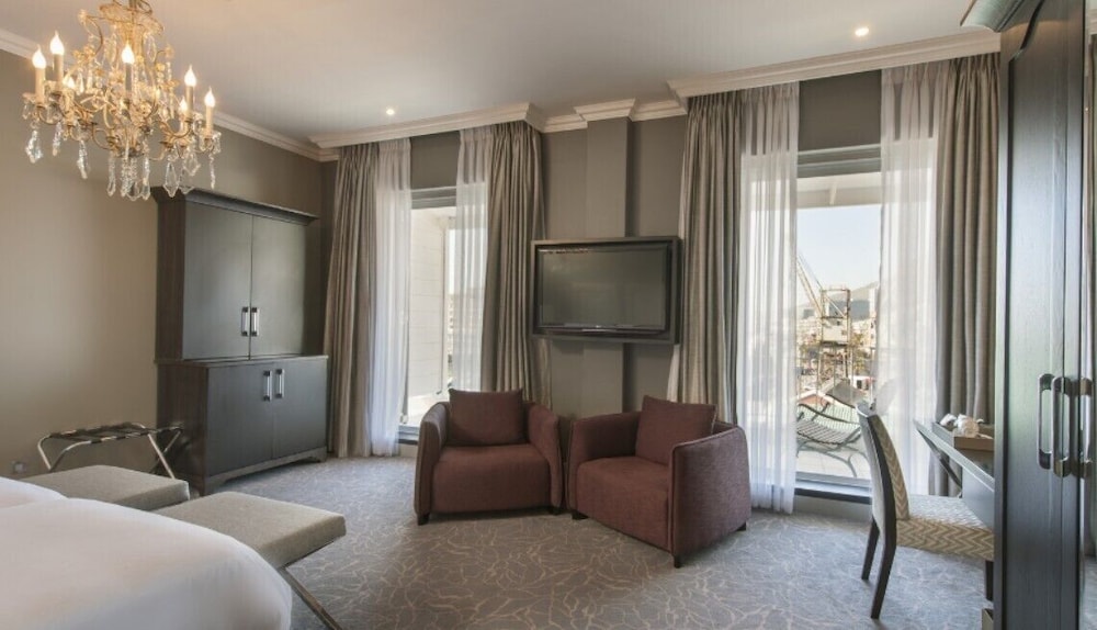 Premium Room, 1 King Bed, Mountain View photo 3