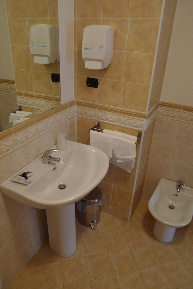 Basic Single Room photo 3