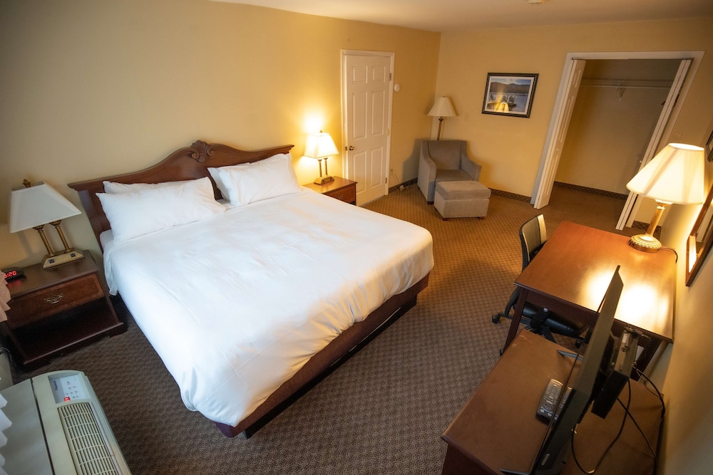 Standard Room, Multiple Beds, Refrigerator, Poolside - Photo 2