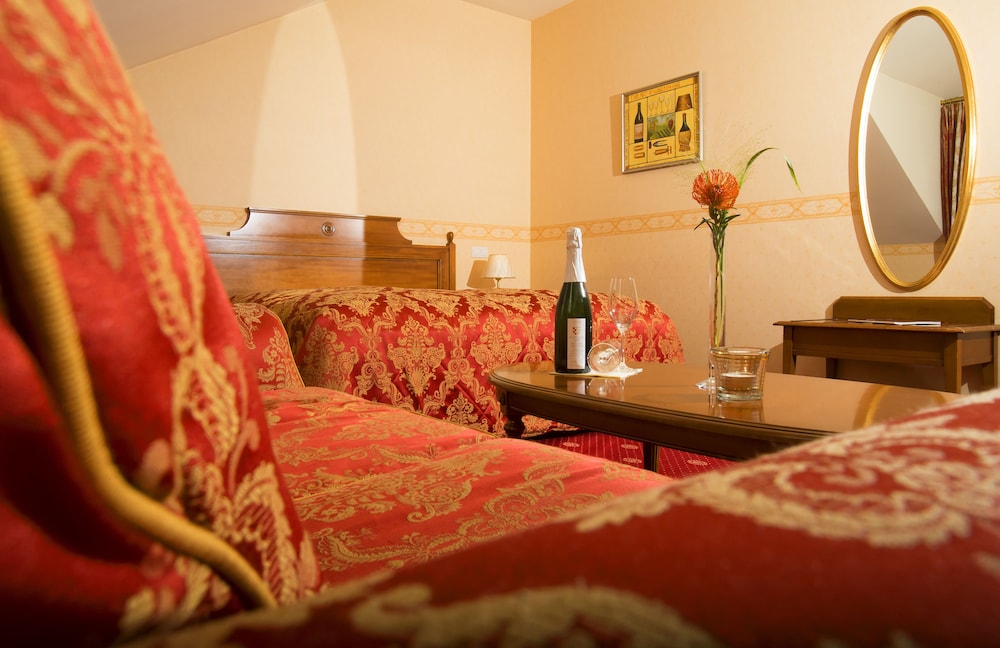Comfort Double Room, 1 Bedroom, Bathtub, City View photo 2