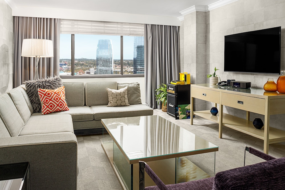 Club Suite, 1 King Bed - Photo 2