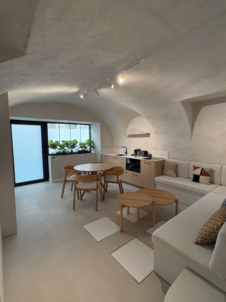 Luxury Apartment, Multiple Beds