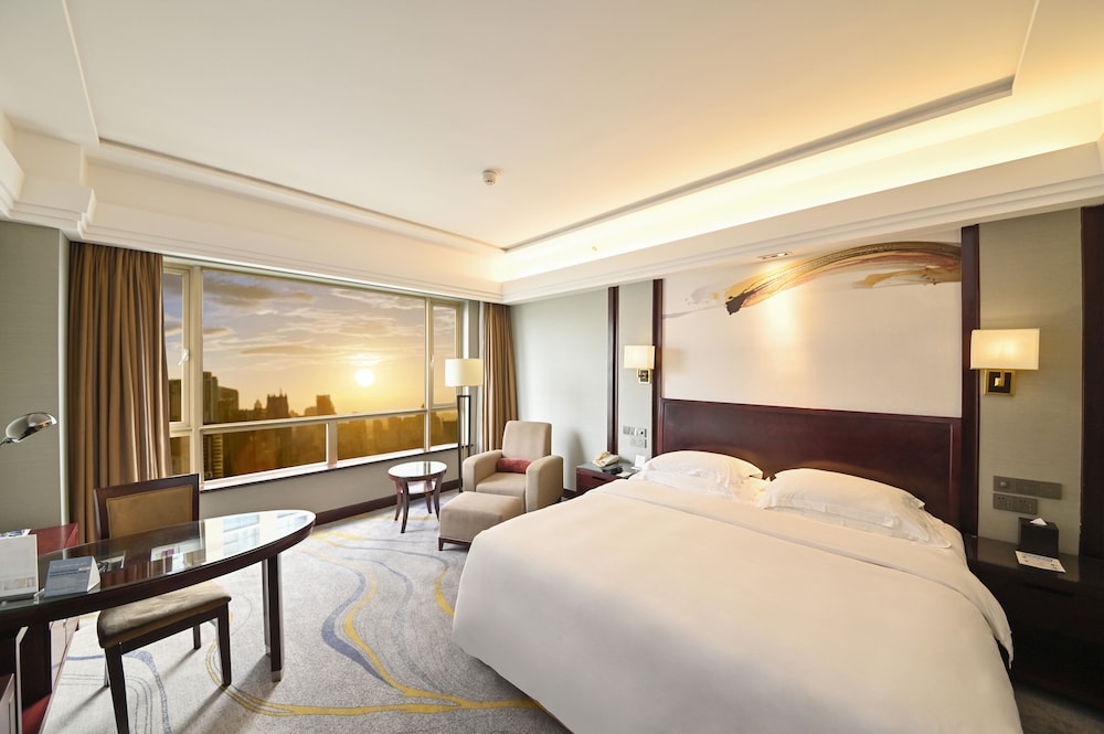 Standard Room, 1 King Bed, Non Smoking - Photo 5