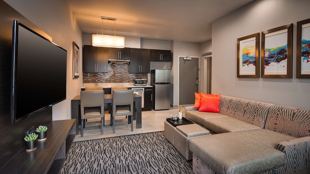 Suite, 2 Queen Beds, Non Smoking, Kitchen (Dining Table, Full Kitchen) photo 2
