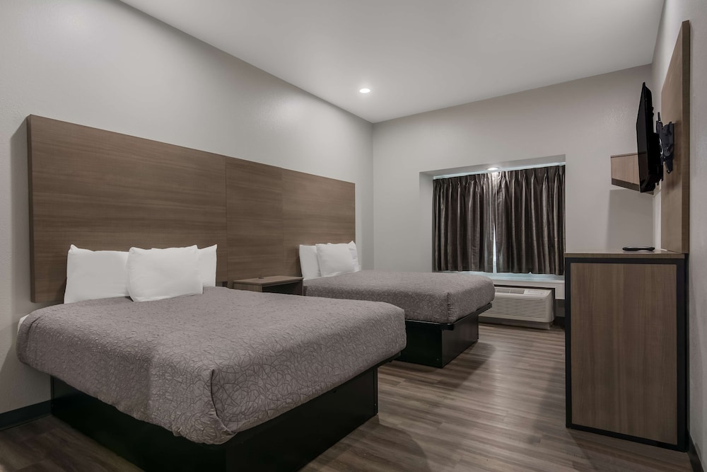 Room, 2 Queen Beds, Non Smoking - Photo 4